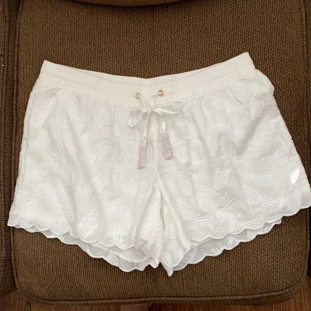 Lilly Pulitzer scalloped white shorts